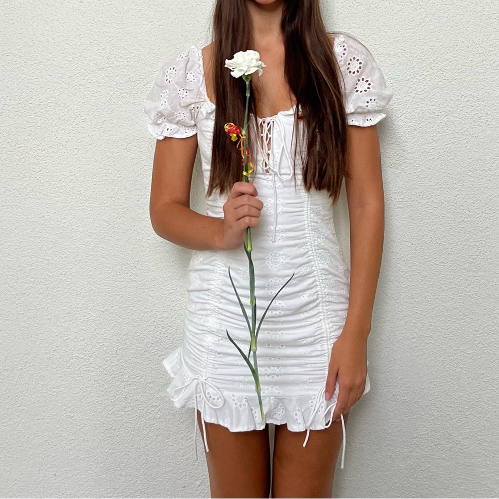 Selfie Leslie La Quinta Lace-Up Bust Drawstring Detail Anglaise Dress White